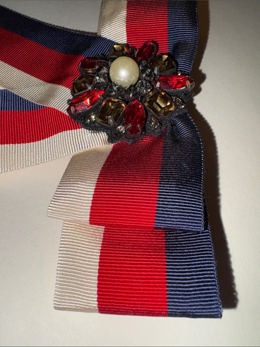 Gucci Web Grosgrain Bow Brooch Red White Blue Bee Medallion Alessandro Michele - Picture 8 of 8